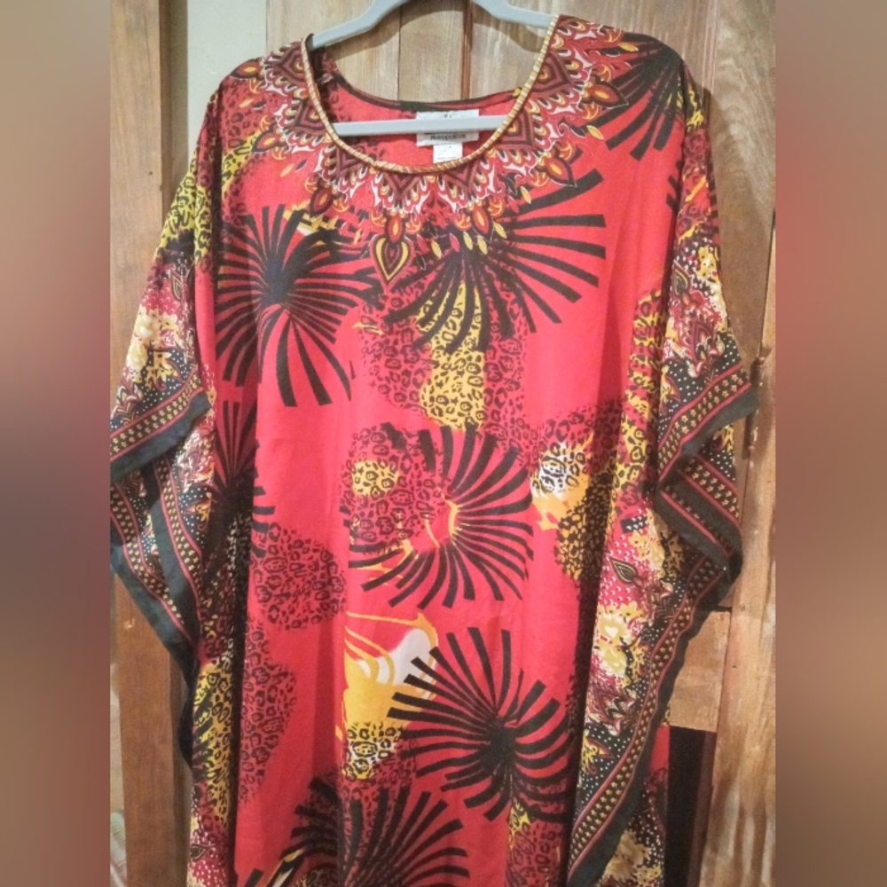 Elegant Red and Black Patterned Kaftan